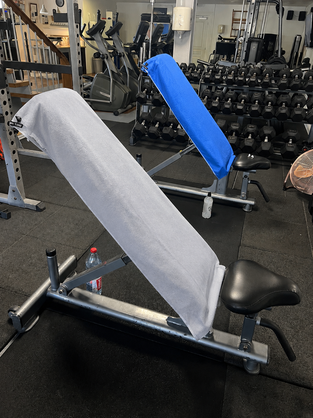 Serviette de sport avec rangement intégré
